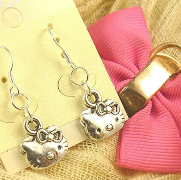 1 Hello kitty earrings sanrio silvertone dangle set & BONUS hello kitt… - Picture 3 of 5